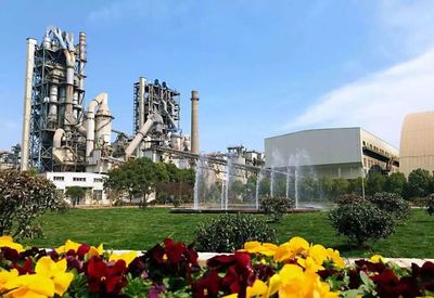 這家水泥企業特別邀請村民來廠參觀安全、環保成果